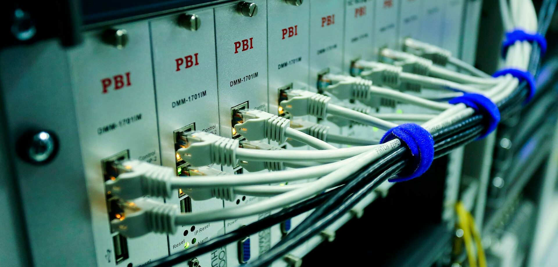 Netværk & Telefoni
 Jeres virksomhed definerer behovet, og vi leverer løsningen. Med Communicator får I et brugervenligt overbliksbillede over hele virksomhedens telefoni. Vi sørger for integrationen mellem jeres telefoni og fx. Microsoft Teams.
